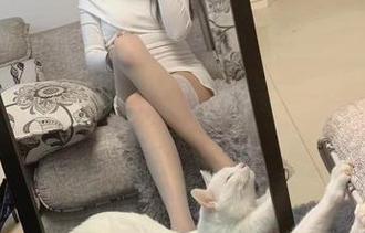 微密圈 – 提袜少女的女王写真，图册不光有姿态