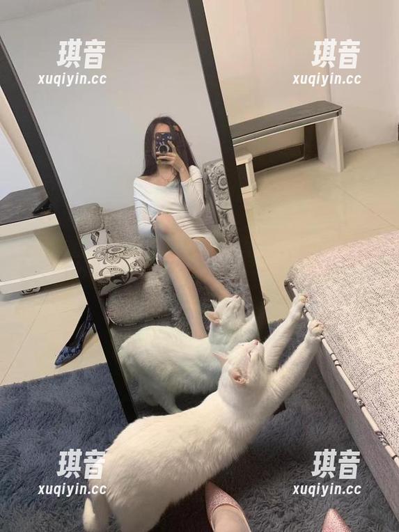 微密圈 - 提袜少女的女王写真，图册不光有姿态