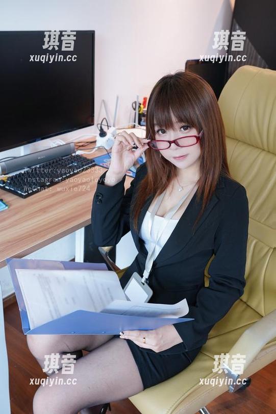 看图包的时间到了！摇摇乐yoyo和她的旗袍，一绝对的养眼组合！