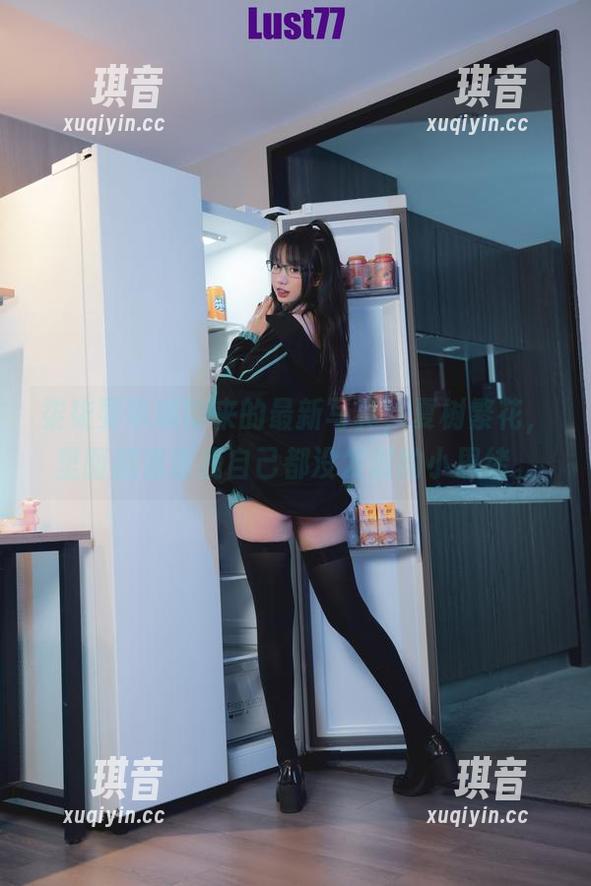 柒柒要乖哦带来的最新写真，夏树繁花，里面藏着连我自己都没发现的小思绪。