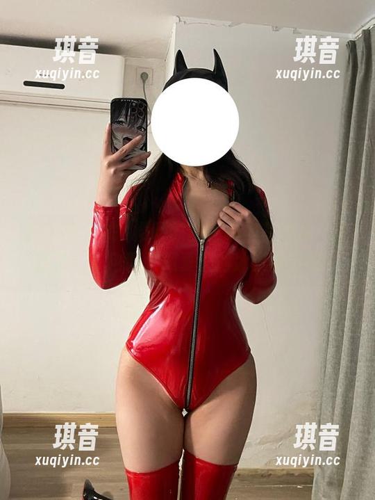 微密圈 - 桃沢樱呀的黄色战袍写真集，更新了！这色调太像夏天的冰淇淋了吧！