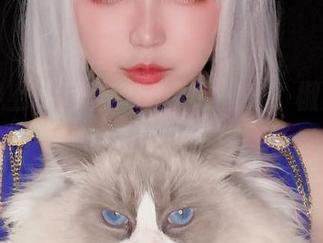 记得穿上‘万圣节的魔力’吗？椒妮佐仁的美照来了！