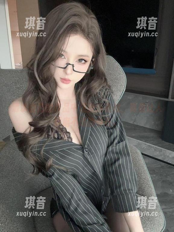 清水由乃 清水由乃的作品中这条连衣裙,真是让人琢磨不透的存在。