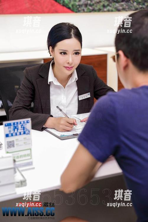 爱丝 - 何冉图集——学姐新风貌，看一眼就被勾起了各种想象。