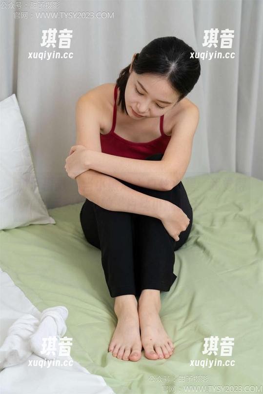 甜予摄影 - 当小熊遇上白丝小腿：我觉得以后我得叫她“白丝小腿女王”！