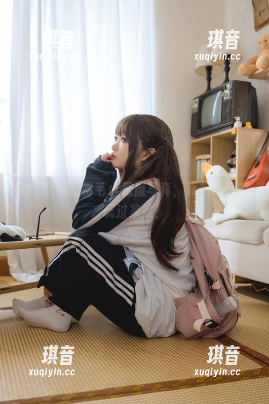 神沢永莉的粉毛小恶魔写真，真想带回家玩过家家！