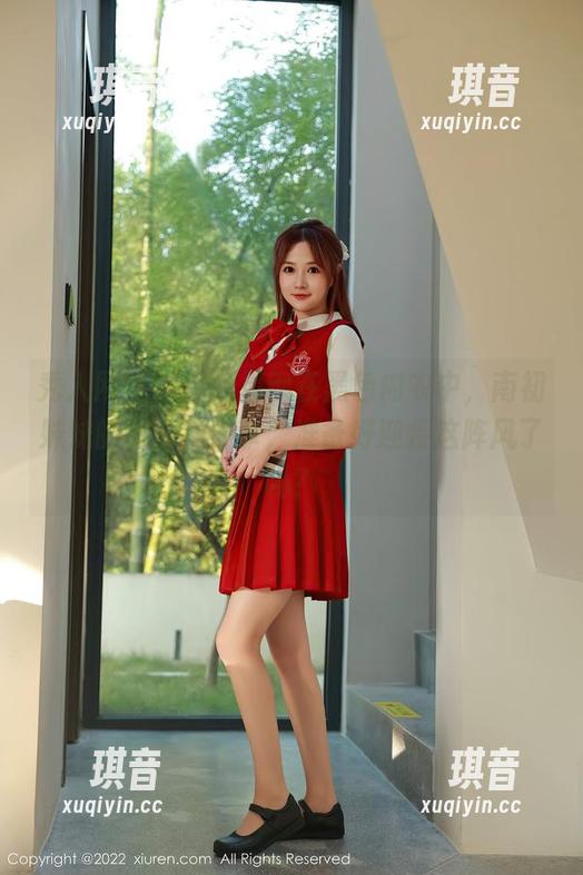 秀人网 - 运动的灵魂在黑色内衣中，南初妹妹的写真集分享，准备好迎接这阵风了吗？