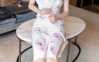 秀人网 – “不拘一格的学姐”：李金金的私房美图，传递着淡淡的俏皮感。