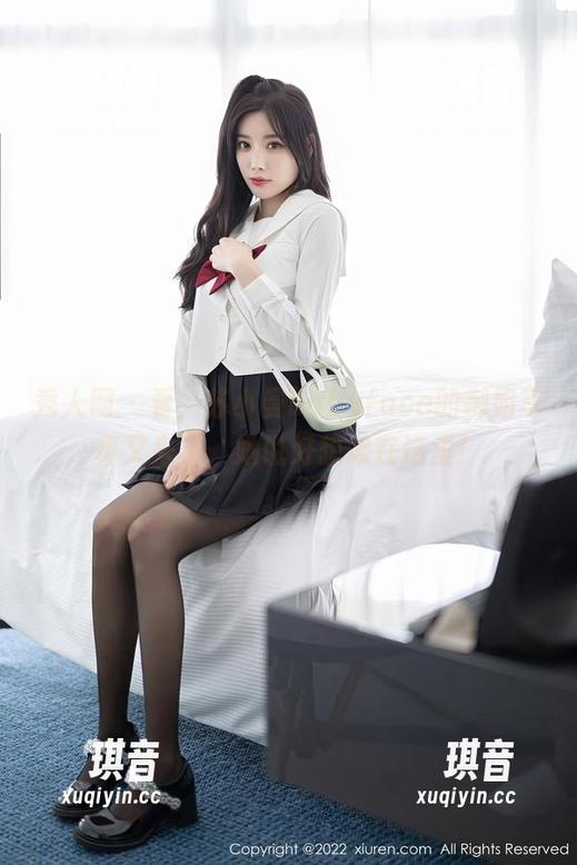 秀人网 - 看，苏小曼babyface的御姐写真又来了，她说好想赖在这里！