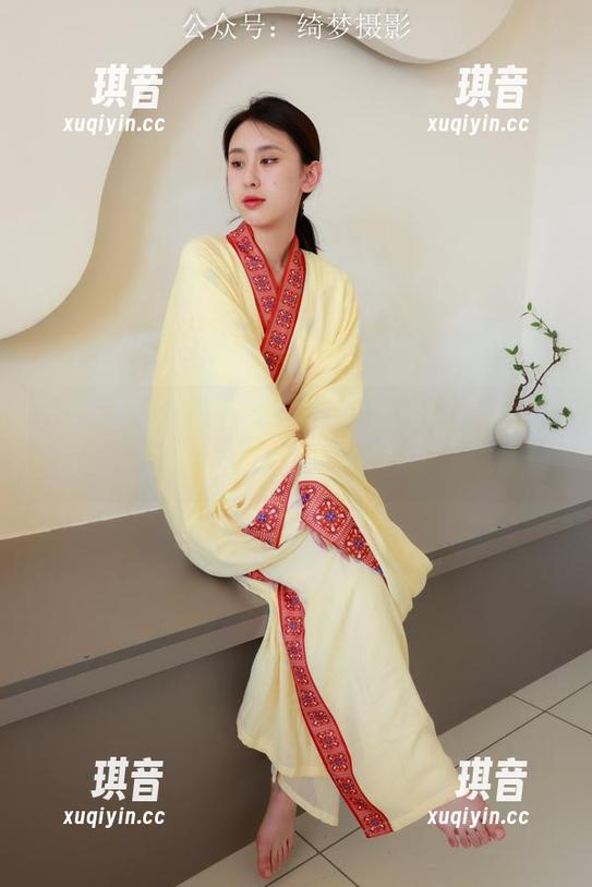 绮梦摄影 - 这里是小艺的美腿原图，简直让我想发朋友圈了，可惜只能默默收藏。