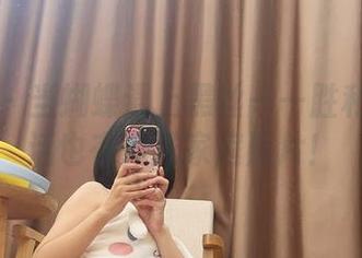 微密圈 – 当蝴蝶遇上黑丝——胜利的小生活也在养成家庭照片！
