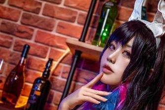 夏天的气温不如芊川一笑MNK的写真，图片里满溢羞涩和赖皮