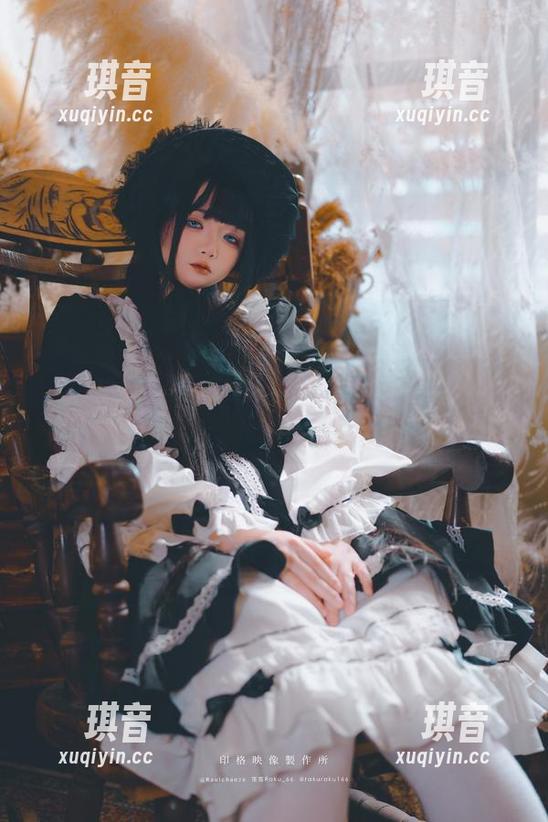 一不小心就看到落落Raku的美脚原图福利，大写的服！