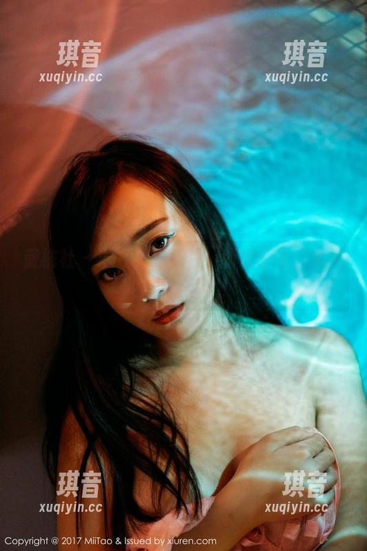 蜜桃社 - 浴缸里的初月：图库分享，水花四溅的日常！