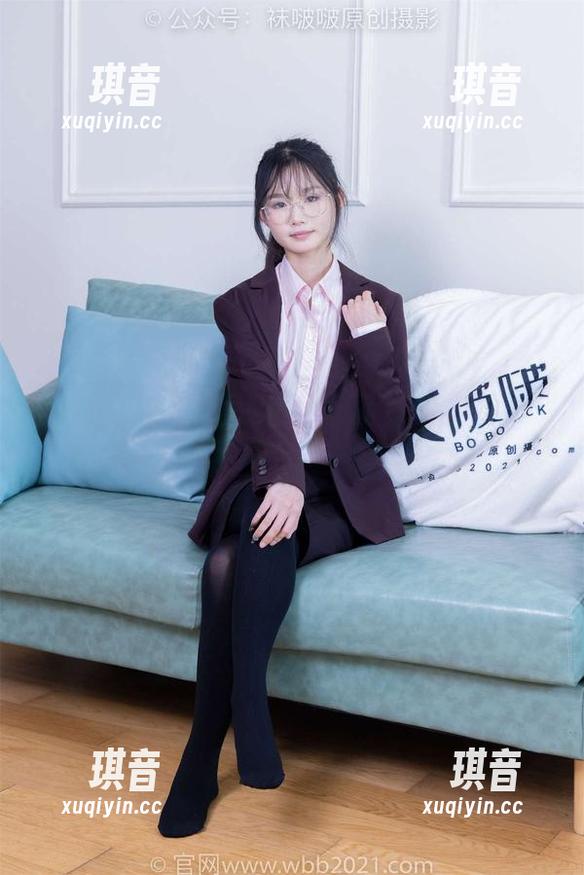 袜啵啵 - 小甜豆的镂空作品高清生动，咋还不来下载一份？
