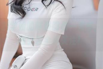 听说轩萧学姐的制服图包一发布，福利立刻引发全网关注！
