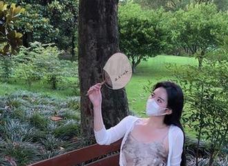 微密圈 – 软妹小九九的图册:当油亮肉丝遇见白棉袜,究竟擦出什么火花?