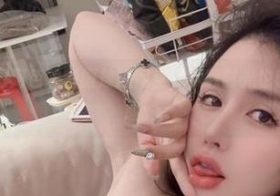 微密圈 – 把阿色的制服放进网盘，下载时光也随之变得有趣。
