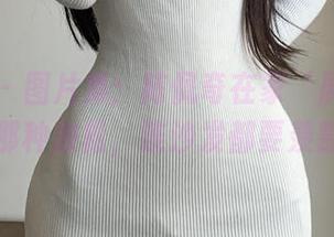 微密圈 – 图片集：陈佩奇在家‘展现’的那种放松，连沙发都要羡慕