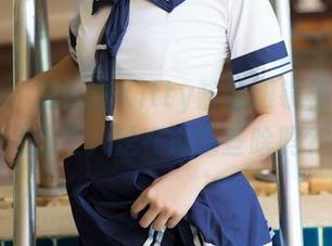 青豆客 – 施忆佳Kitty酱的眼镜福利，看这眼神，是在流露些啥吗？