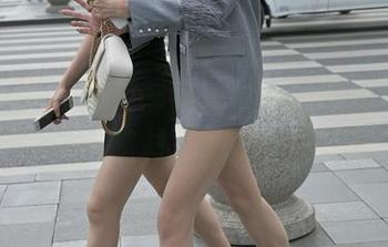魔镜街拍 – 每天都有新发现！图包抢先看：OL黑丝映衬下的婷婷工作日常