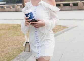 魔镜街拍 – 曼曼的最新写真，快来看高跟鞋和她的完美搭配吧！