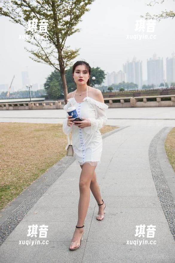 魔镜街拍 - 曼曼的最新写真，快来看高跟鞋和她的完美搭配吧！