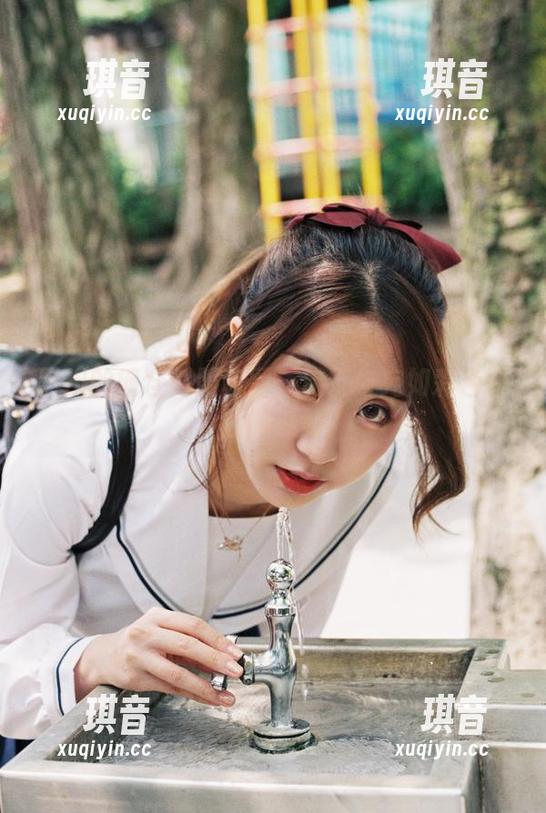 黑川的镰仓制服套图：旅行与宛如彩色校园的误解